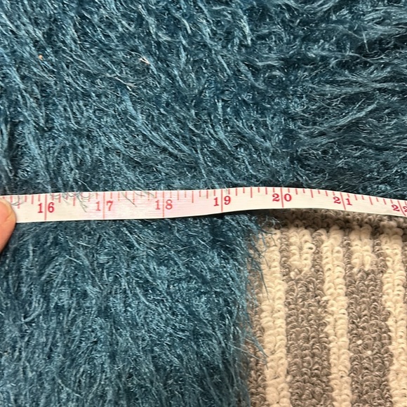 Zara Shaggy Sweater - Picture 7 of 8